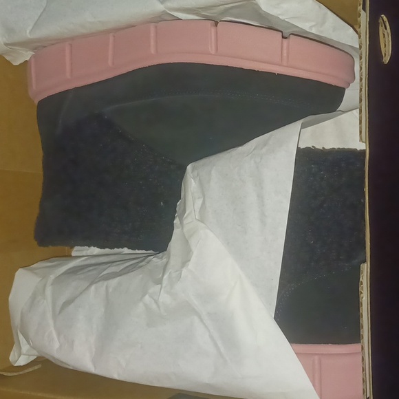 Sorel Explorer III Black and Mauve Slip-On Boots - Picture 12 of 12